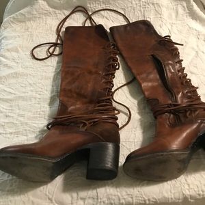 Free bird coal boots!